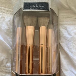Makeup brushes
